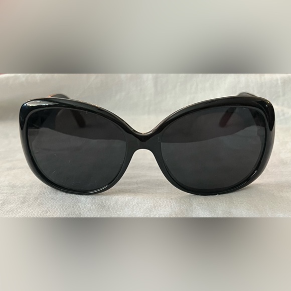 Super cute Gucci sunglasses main image 4